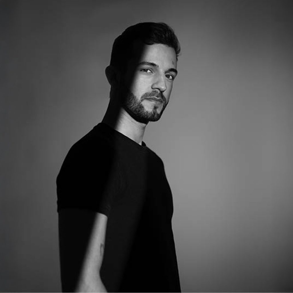 DJ Villager na YYY Music, géneros Techno, Peak & Driving Techno e Progressivo